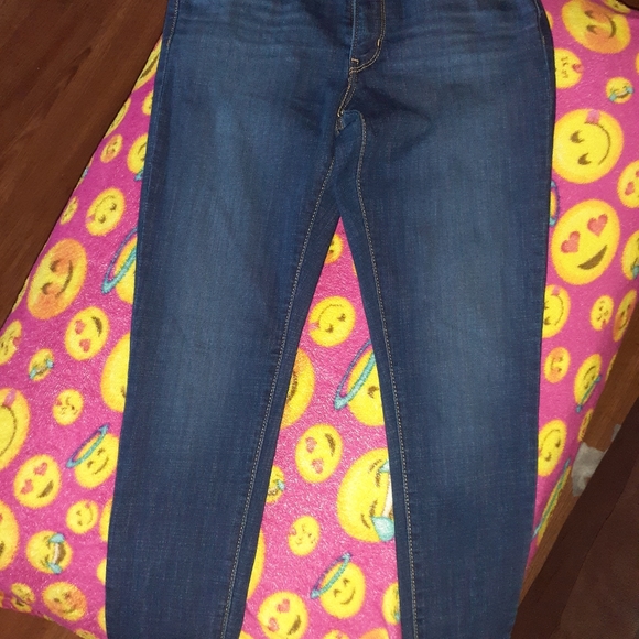 Levis - Picture 2 of 7